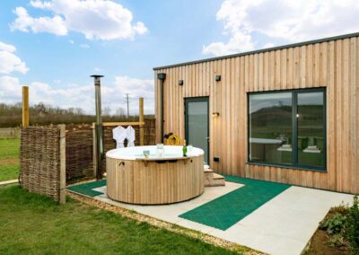 Luxury stylish holiday lodge with hot tub in Lincolnshire | Meadow Lodges Boothby Pagnell